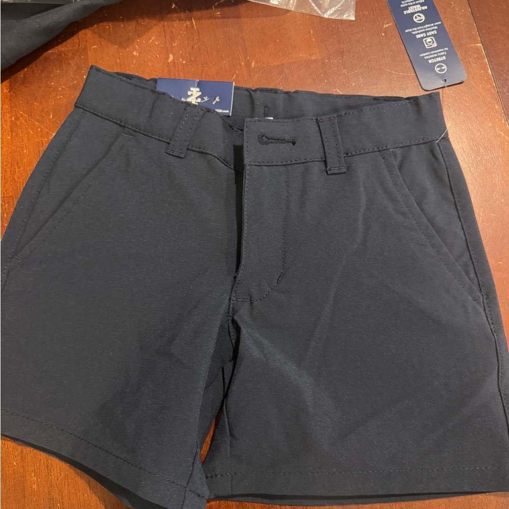 BNWT - IZOD - 4T performance short - Navy